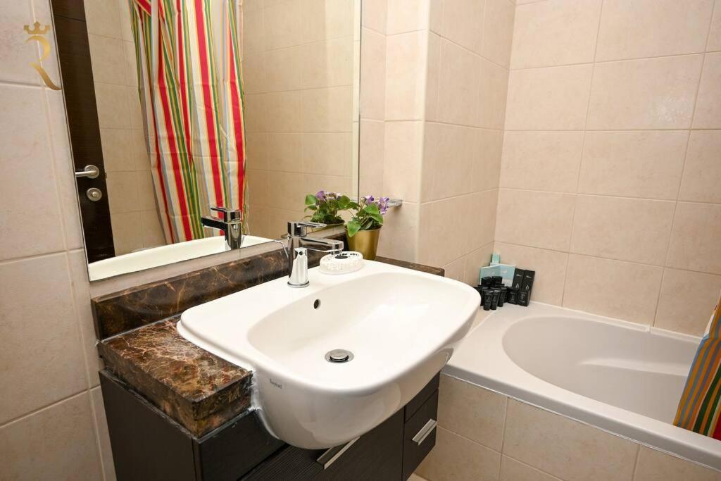 Mangrove Bliss Cozy 2br In Al Reem Apartment *